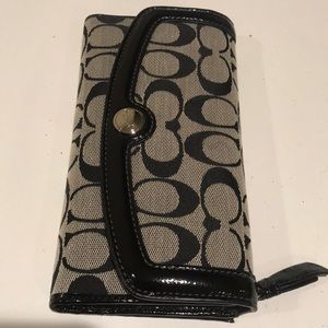 Coach Woman’s wallet GAL SIGNATURE CHECKBK WALLET